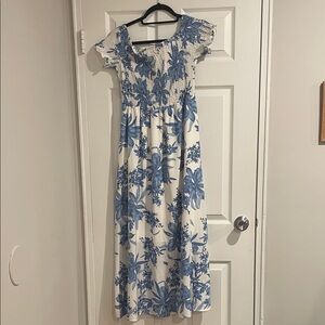 Floral Blue and White Maxi Dress NEW WITHOUT TAGS